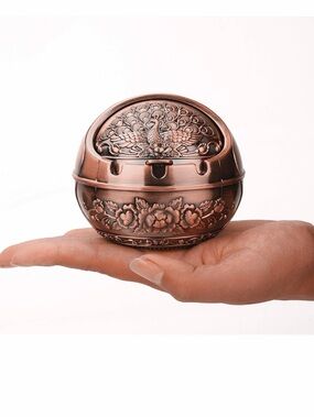 Vintage Decorative Windproof Ashtray with Lid